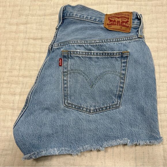 Levis 501 Womens Denim Shorts Light Blue Button Fly Cut Off Size 31 - Picture 1 of 11